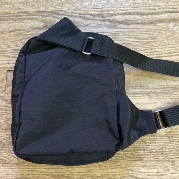 Baggallini Black Sling Crossbody Travel Bag Multiple Compartments EUC - Picture 4 of 13